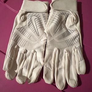 Women's Medium Nike Softball Batting Gloves White